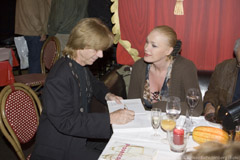 Gloria Gray mit Kai Wrsching bei der der Buch-Vorstellung Bravo Prosecco! fotografiert von Folker Schellenberg